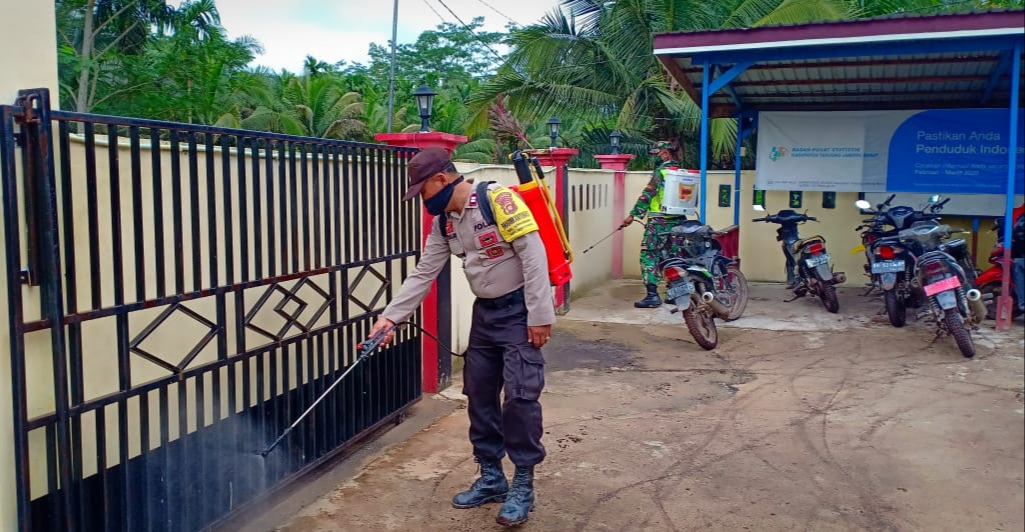 Antisipasi Covid-19, Desa Sungai Kayu Aro Lakukan Penyemprotan Disinfektan Rutin