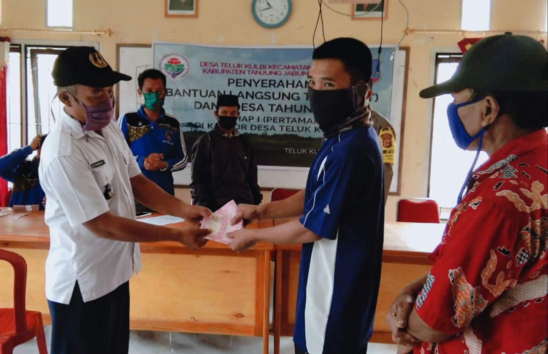 Sebanyak 41 KK di Desa Teluk Kulbi Terima BLT DD Rp.600 Ribu