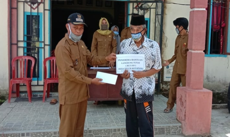 Bentuk Perhatian ke Masyarakat, Pemdes Teluk Ketapang tambah Penerima BLT DD Tahap II Menjadi 96 KK