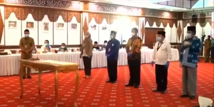 Penandatanganan Pakta Integritas Kandidiat Gubernur dengan KPK, Hanya CE yang Tak Hadir