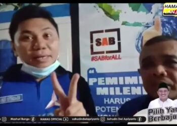 Pengurus DPP Demokrat, Jansen Sitindoan didampingi Ketua DPC Demokrat Kabupaten Bungo, Saiful Acik Bilal saat memberikan keterangan resmi usai memberi arahan kepada kader Demokrat untuk solid memenangkan pasangan HAMAS-APRI di Kabupaten Bungo