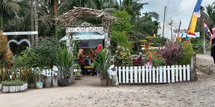 Tim Penilai Lomba HATINYA PKK Sambangi Desa Teluk Kulbi