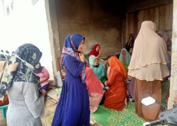 Saat Ikut Pengajian Ibu-ibu di Kota Jambi, Hesti Haris Tampil Elegan dan Sederhana