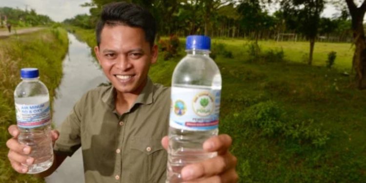Puluhan Tahun Konsumsi Air Hujan dan Parit, Kini Warga Desa Air Hitam Laut Nikmati Air Bersih