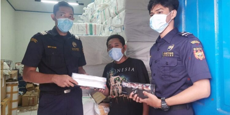 Puluhan Kardus Rokok Ilegal dari Jawa Diamankan