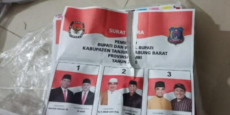 Ribuan Surat Suara Pilkada di Tanjabbar Rusak