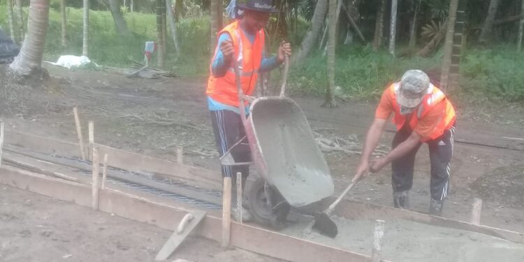 Pemdes Sungai Kepayang Pakai DD Tahap II untuk Bangun Jalan dengan PKTD