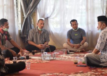 Berikan Dukungan, Tokoh Masyarakat Tembesi Sambangi Kediaman Abdullah Sani