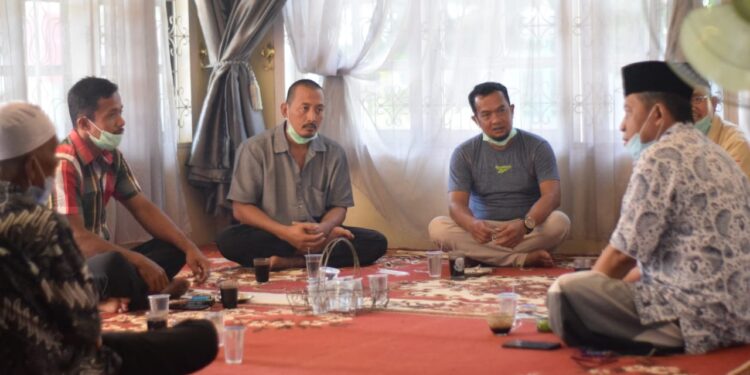 Berikan Dukungan, Tokoh Masyarakat Tembesi Sambangi Kediaman Abdullah Sani