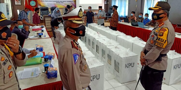 Kapolresta Jambi Pantau Pleno Tingkat PPK dan Jamin Berjalan Lancar dan Aman