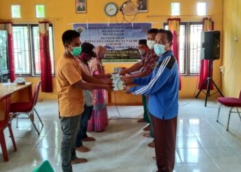 Pemdes Teluk Kulbi Serahkan BLT DD Tahap Akhir 2020