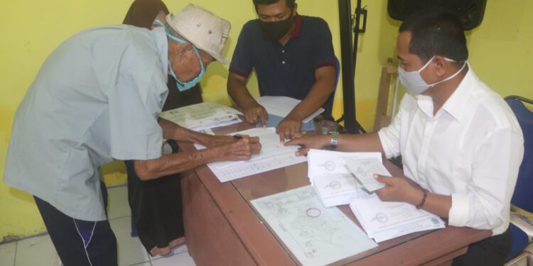 Pemdes Sungai Rambai Salurkan BLT DD Tahap Akhir Kepada 124 KPM