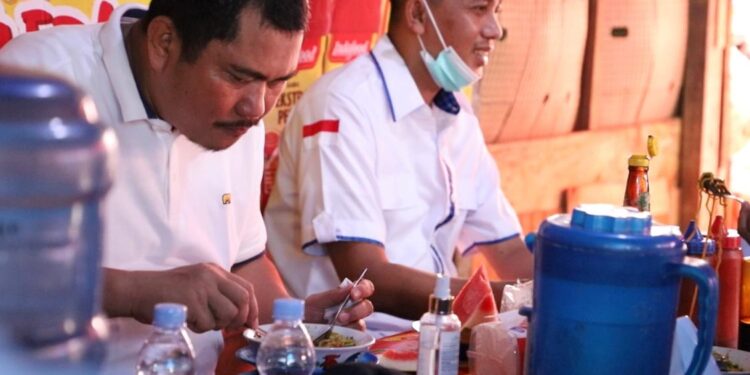 Hari Terakhir Kampanye, Hamas-Apri Sapa Pedagang Pasar Muarabungo