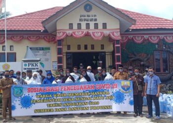 Kasus Covid-19 di Tanjabbar Terus Meningkat, Pemdes Sungai Kayu Aro Bagikan Ribuan Masker, Galon dan Sabun ke Warga