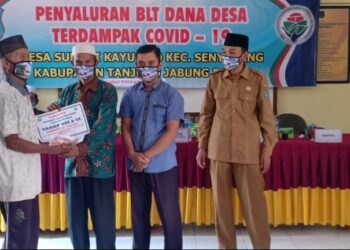 Pemdes Sungai Kayu Aro Serahkan BLT-DD Bulan November – Desember Rp.300 Ribu