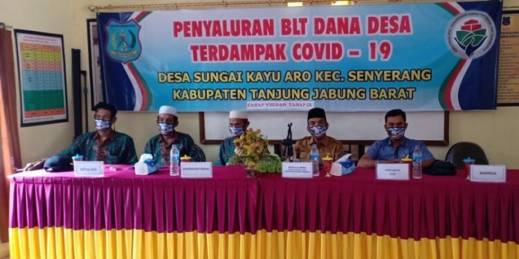 Pemdes Sungai Kayu Aro Serahkan BLT-DD Bulan November – Desember Rp.300 Ribu