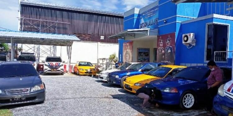 Enam Sedan Diduga Selundupan dari Batan Diamankan di Mapolres Tanjabbar, Ini Kronologisnya..