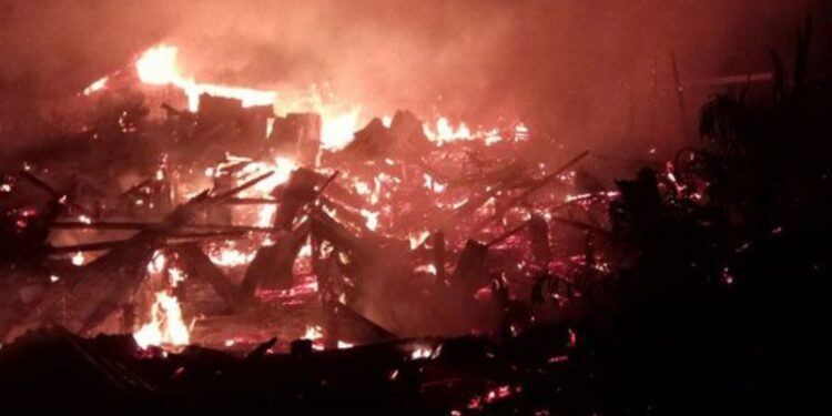 Sijago Merah Mengamuk di Sabak Ulu, Hanguskan 6 Rumah