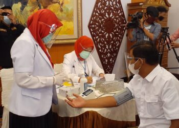 Pinta Masyarakat Jangan Takut Divaksin, Rocky: Rasanya Seperti Disuntik Biasa