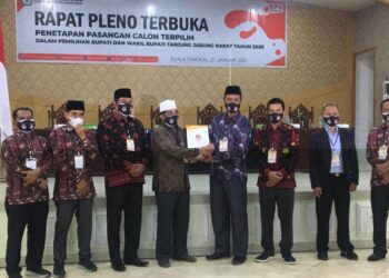 KPU Tanjabbar Tetapkan Anwar Sadat- Hairan Sebagai Pemenang Pilkada Tanjabbar