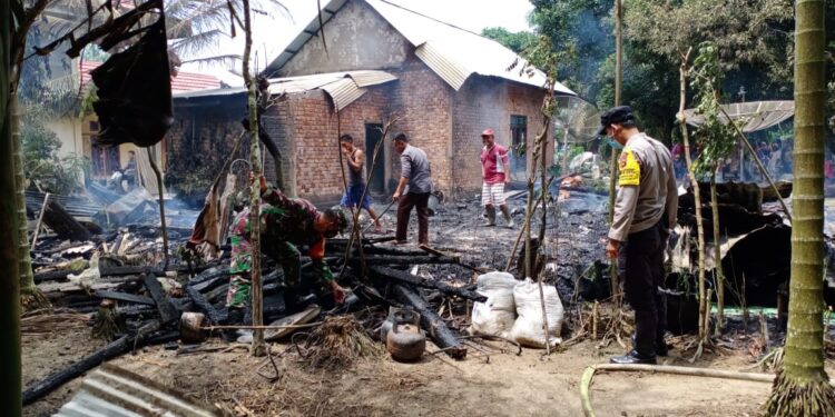 Si Jago Merah Hanguskan 2 Rumah Warga Desa Dataran Kempas dan  Memakan Korban