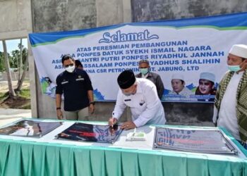 Bupati Tanjabbar Resmikan Tiga Aula Pondok Pesantren