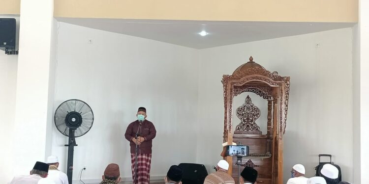 Bupati Safrial Gelar Jum’at Perdana di Mesjid Syaikh Utsman Tungkal