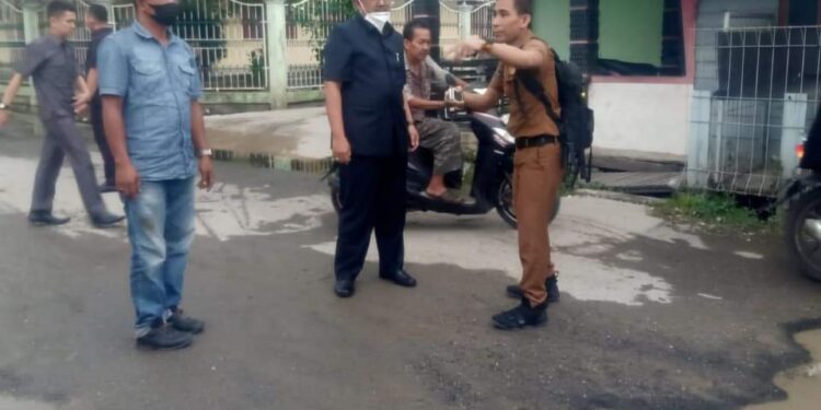 Turun Gunung, Bupati Cek Kerusakan Jalan dalam Kota Kualatungkal