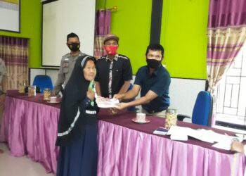 Pemdes Jati Emas Bagikan BLT Dana Desa Tahap 1 tahun 2021