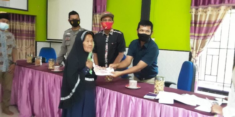 Pemdes Jati Emas Bagikan BLT Dana Desa Tahap 1 tahun 2021