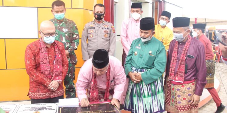 Pemkab Tanjabbar Resmikan Puluhan Pembangunan Fisik Tahap ll