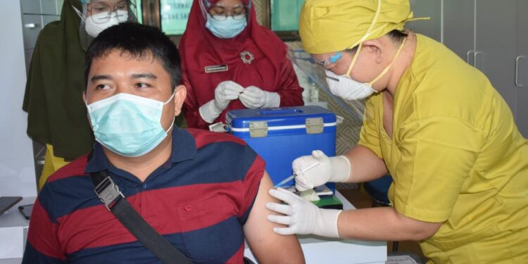 Puluhan Jurnalis di Tanjabbar Disuntik Vaksin Covid-19