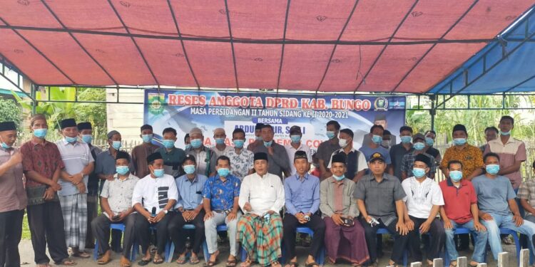 Gelar Reses, Anggota DPRD Kebupaten Bungo Abdul Qodir Umar Sampaikan Kegiatan Pembangunan Di Dusun Tanah Periuk