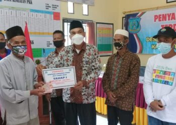 Pemdes Sungai Kayu Aro Bagikan BLT Kepada 92 KPM