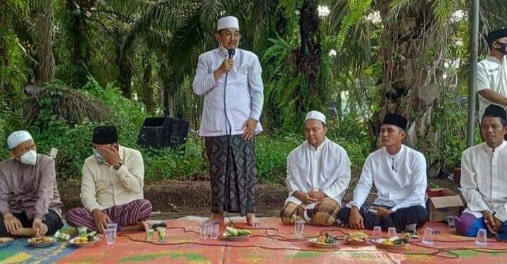 Merawat Tradisi Lokal, Warga Desa Dataran Kempas Nyekar Bareng dihadiri Bupati dan Wabup Tanjabbar