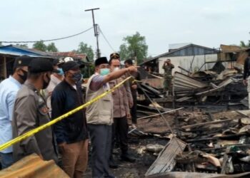 Memantau Langsung Korban Kebakaran Teluk Nilau, Bupati Temui Para Korban