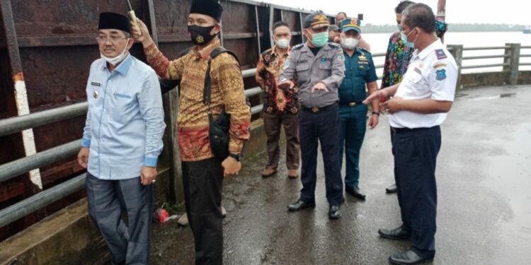 Bupati Pinta Pihak TB Sinaran Emas Perbaiki Kerusakan Jembatan WFC