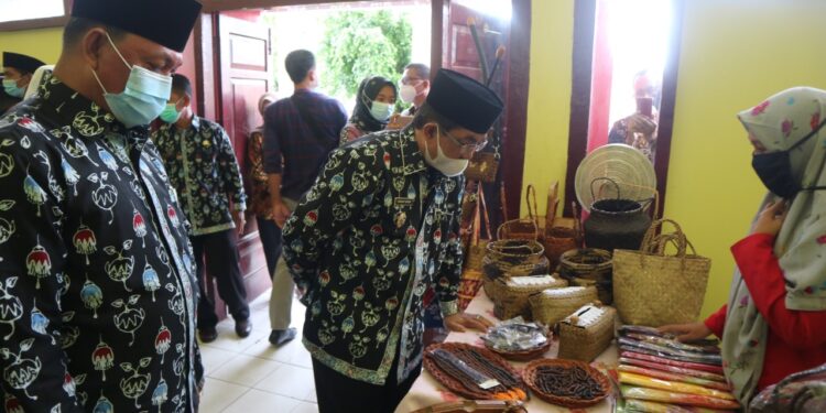 Bupati Tanjabar Launching Batik Khas Tanjabbar
