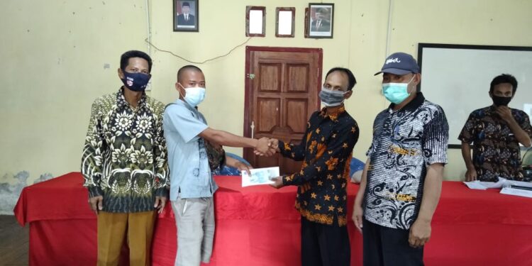 Pemdes Margo Rukun Serahkan BLT Dana Desa  Tahap II Bulan Februari kepada 61 KPM