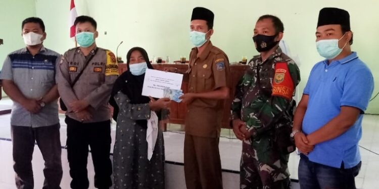 65 KPM di Desa Lubuk Lawas Terima BLT Dana Desa Tahap 1 Rp.300 Ribu