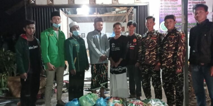 GP Ansor Pengabuan Salurkan Bantuan kepada Korban Kebakaran