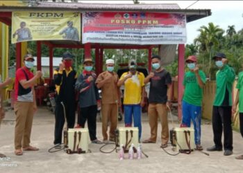 Jelang Idul Fitri, Pemdes Sungai Landak Lakukan Penyemprotan di Masjid dan Mushola