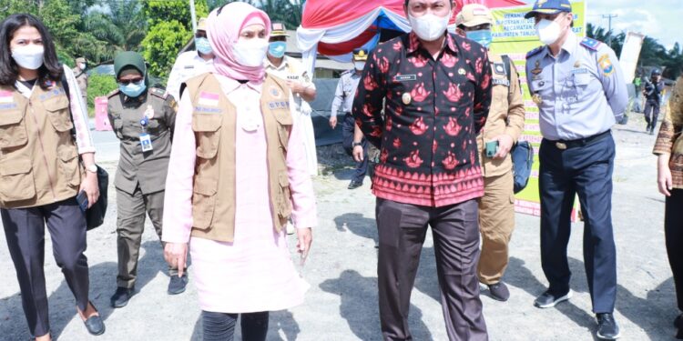 Wabup Dampingi Pj Gubernur Jambi Cek Posko Penyekatan di Desa Suban