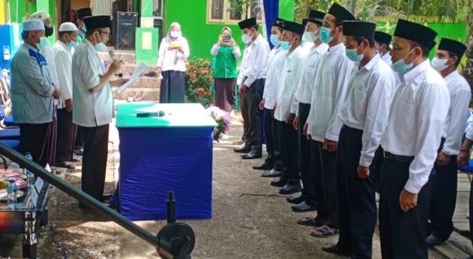 Lantik Sejumlah Ketua RT dan PJ Kadus, Ini Pesan Kades Bram Itam Raya