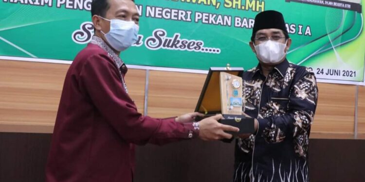 Ketua PN Kualatungkal Pindah Tugas, Ini Kata  Bupati