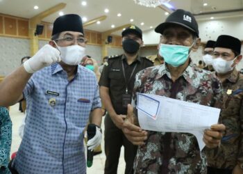 Vaksinasi Lansia, Pemkab Tanjabbar Sediakan 16 Puskesmas dan 2 RSUD, Bupati: Vaksin Itu Sehat, Halal, Aman dan Diakui MUI