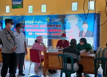 Sukseskan Vaksinasi Lansia, Pemdes Teluk Kulbi Ikut Jemput Bola