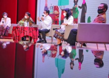 Selesaikan Persoalan Perempuan-Anak, Gus Menteri Ajak Kades Tata Desa