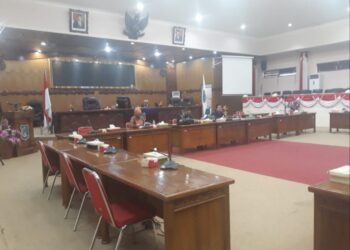Terkait Sengketa Lahan Kelompok Tani Mekar Jaya Dengan WKS, Komisi II DPRD Tanjab Barat Gelar Rapat Mediasi