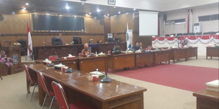 Terkait Sengketa Lahan Kelompok Tani Mekar Jaya Dengan WKS, Komisi II DPRD Tanjab Barat Gelar Rapat Mediasi